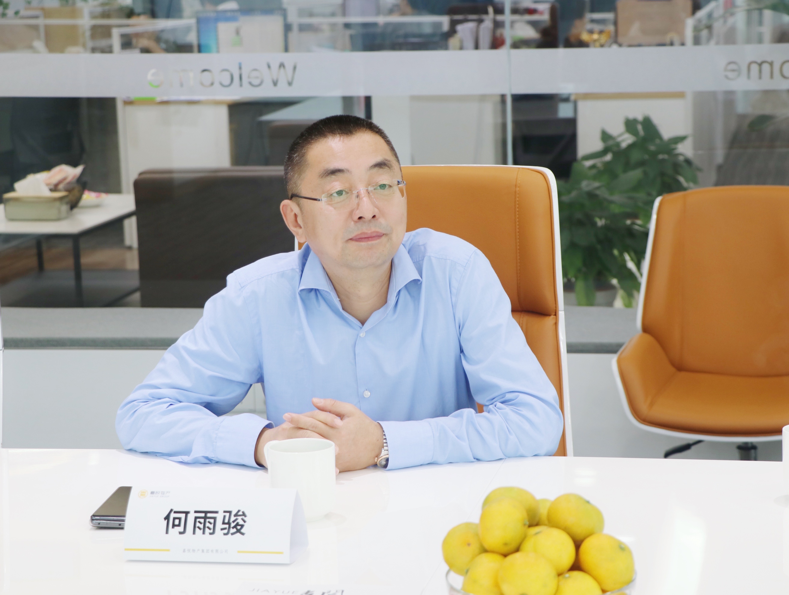 何雨骏.jpg 何雨骏.jpg